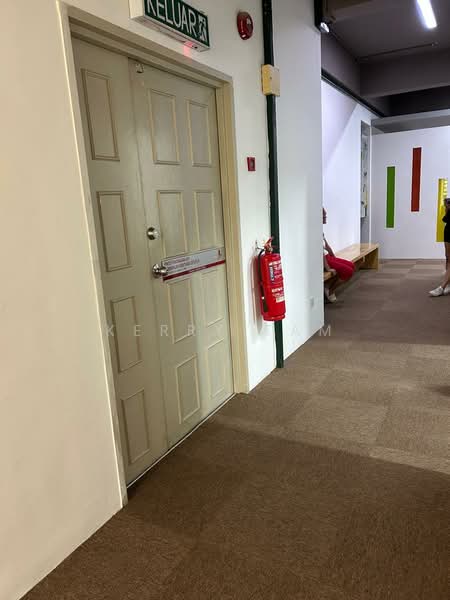 Shop / Office untuk Dijual di Kampung Sungai Kayu Ara (Petaling Jaya) - Kerry Tam - Corridor - PropertyGuru.com.my
