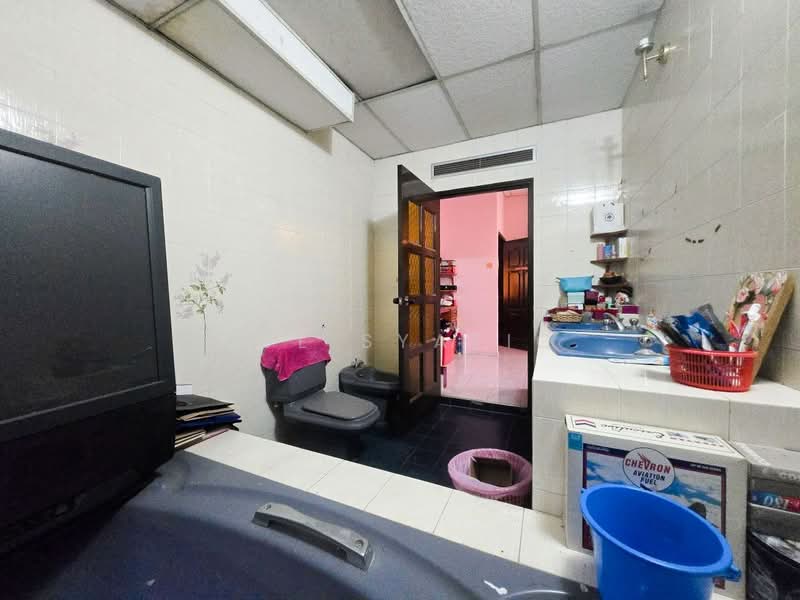 Semi-Detached House for Sale in Ampang Jaya (Ampang) - Zul Syafiq - Bathroom - PropertyGuru.com.my