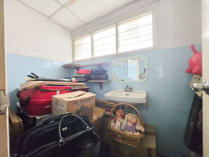 Semi-Detached House for Sale in Ampang Jaya (Ampang) - Zul Syafiq - Bathroom - PropertyGuru.com.my