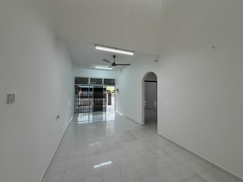 Rumah Teres 1-Tingkat untuk Dijual di Taman Sri Kluang (Kluang) - Shanel Tee - Living Room - PropertyGuru.com.my