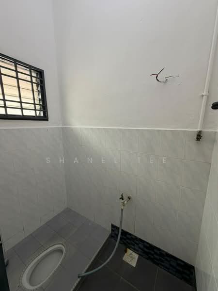 Rumah Teres 1-Tingkat untuk Dijual di Taman Sri Kluang (Kluang) - Shanel Tee - Bathroom - PropertyGuru.com.my