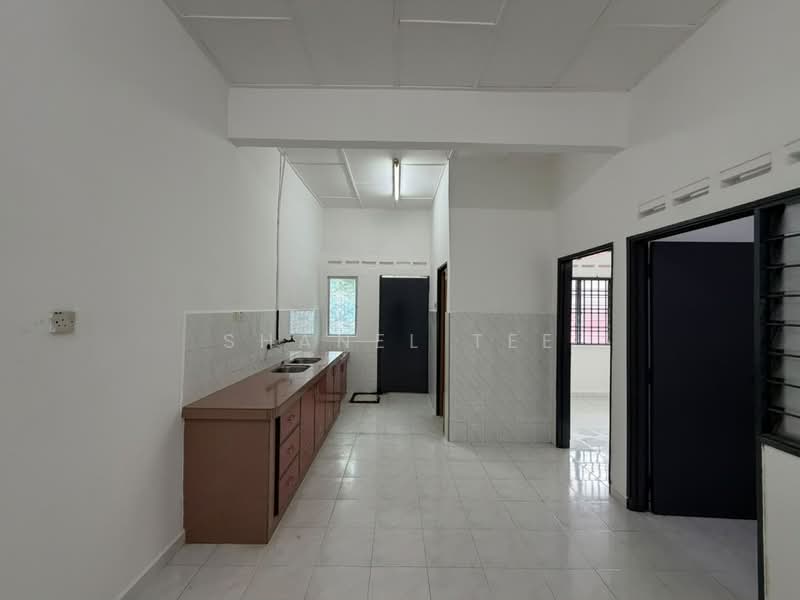 Rumah Teres 1-Tingkat untuk Dijual di Taman Sri Kluang (Kluang) - Shanel Tee - Kitchen - PropertyGuru.com.my