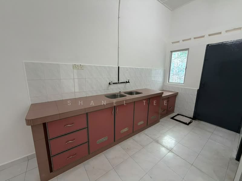Rumah Teres 1-Tingkat untuk Dijual di Taman Sri Kluang (Kluang) - Shanel Tee - Kitchen - PropertyGuru.com.my