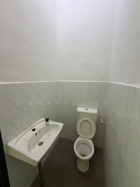 Rumah Teres 1-Tingkat untuk Dijual di Taman Sri Kluang (Kluang) - Shanel Tee - Bathroom - PropertyGuru.com.my