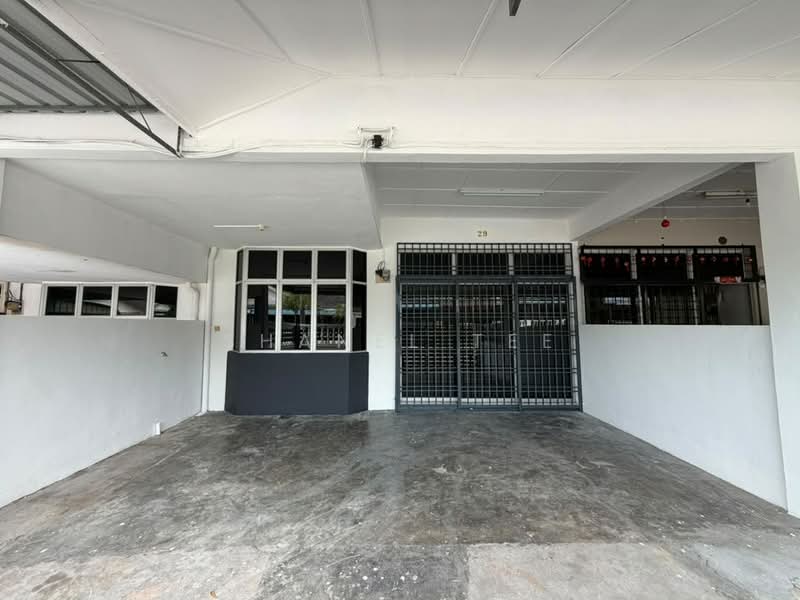 Rumah Teres 1-Tingkat untuk Dijual di Taman Sri Kluang (Kluang) - Shanel Tee - Exterior - PropertyGuru.com.my