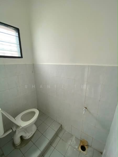 Rumah Teres 1-Tingkat untuk Dijual di Taman Sri Kluang (Kluang) - Shanel Tee - Bathroom - PropertyGuru.com.my