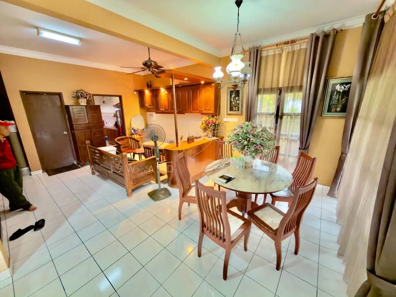 2-storey Terraced House for Sale in Seksyen 1 Bandar Baru Bangi (Bandar Baru Bangi) - Ajwad Azizan - PropertyGuru.com.my