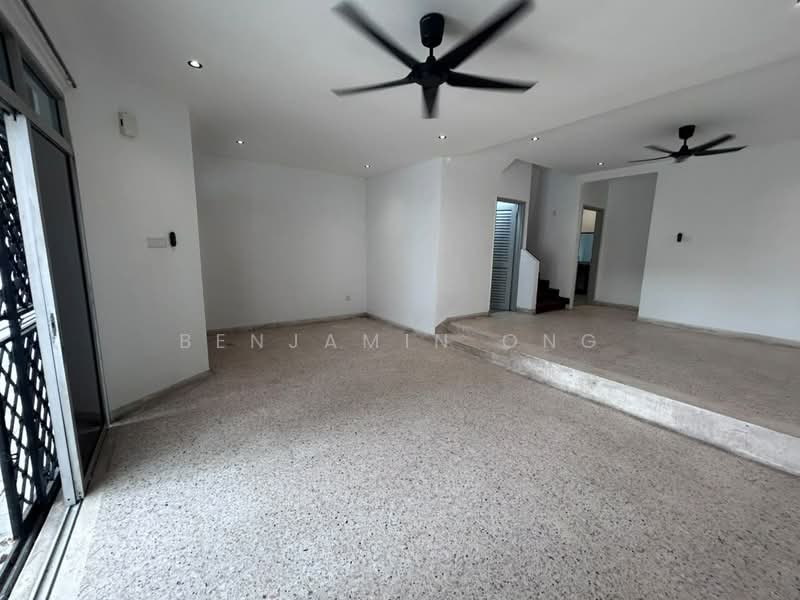 Rumah Teres 2-Tingkat untuk Dijual di Taman Perling (Perling) - Benjamin Ong - Living Room - PropertyGuru.com.my