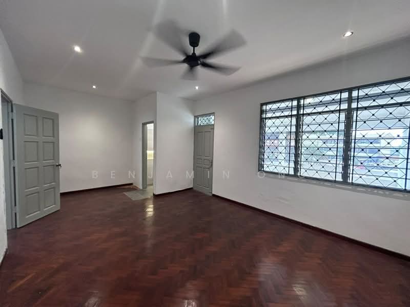 Rumah Teres 2-Tingkat untuk Dijual di Taman Perling (Perling) - Benjamin Ong - Living Room - PropertyGuru.com.my