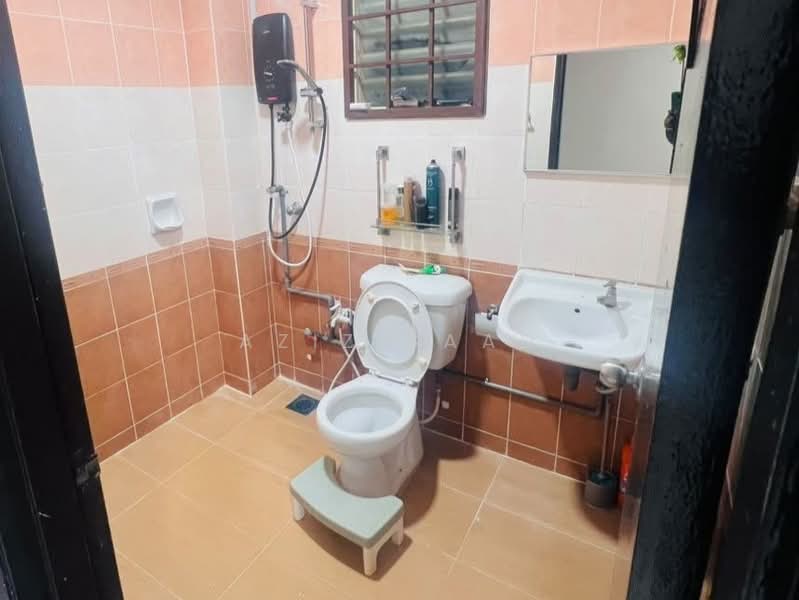 2-storey Terraced House for Rent in Subang Bestari (Shah Alam) - Aziz Saad - Bathroom - PropertyGuru.com.my