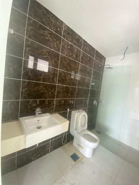 Rumah Berkembar untuk Dijual di 16 Sierra (Puchong) - Jeslyn Tan - Bathroom - PropertyGuru.com.my