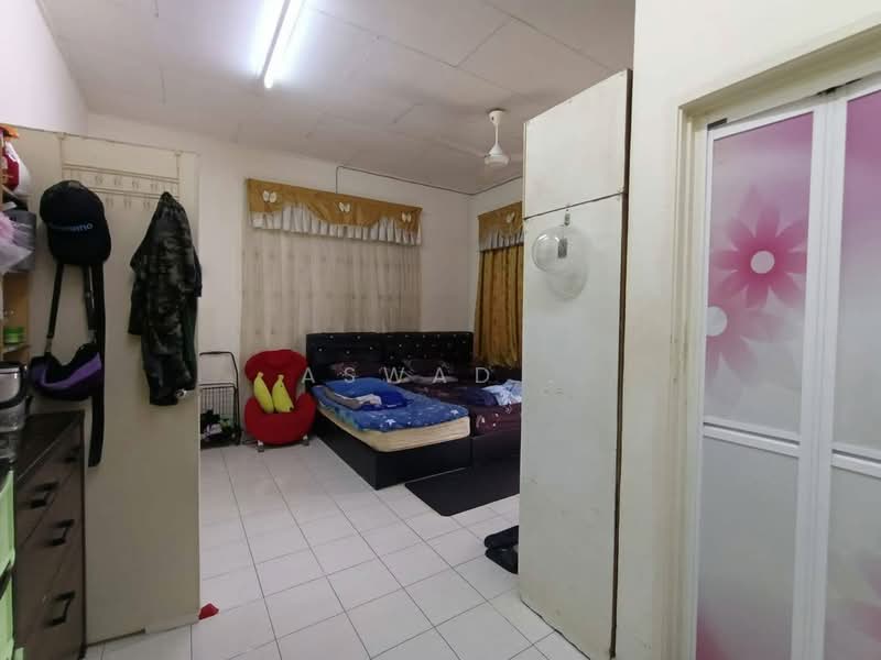 Rumah Teres 2-Tingkat untuk Dijual di Taman Paya Keladi (Kepala Batas) - Aswad . - Bedroom - PropertyGuru.com.my