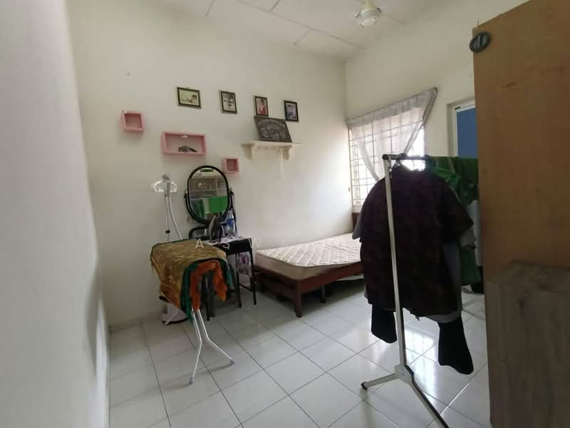 Rumah Teres 2-Tingkat untuk Dijual di Taman Paya Keladi (Kepala Batas) - Aswad . - Bedroom - PropertyGuru.com.my