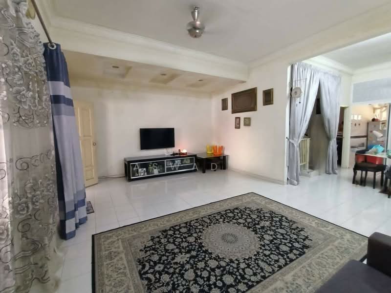 Rumah Teres 2-Tingkat untuk Dijual di Taman Paya Keladi (Kepala Batas) - Aswad . - Living Room - PropertyGuru.com.my
