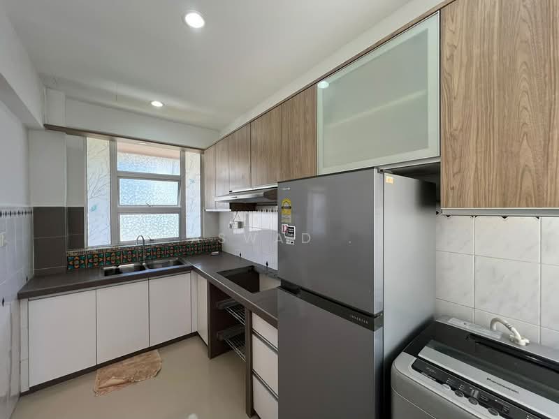 Kondominium untuk Dijual di Azuria Condominium - Aswad . - Kitchen - PropertyGuru.com.my