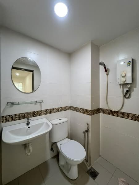 Kondominium untuk Dijual di Azuria Condominium - Aswad . - Bathroom - PropertyGuru.com.my