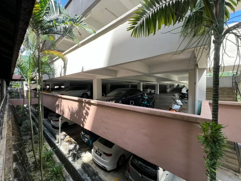 Kondominium untuk Dijual di Azuria Condominium - Aswad . - Car Park - PropertyGuru.com.my