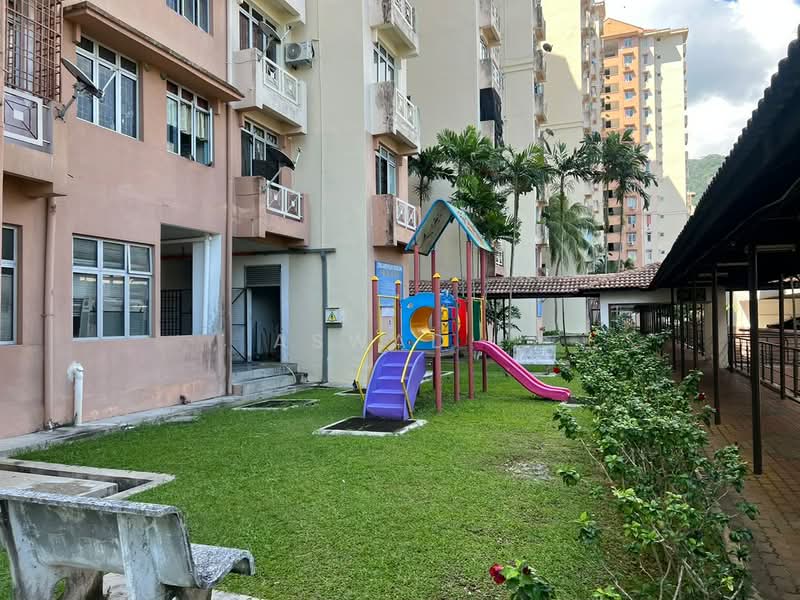 Kondominium untuk Dijual di Azuria Condominium - Aswad . - Exterior - PropertyGuru.com.my