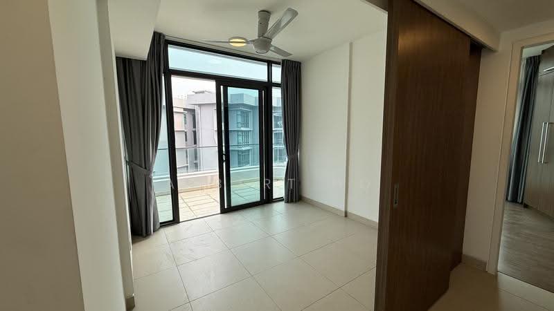 Kediaman Servis untuk Dijual di Aragreens - Albert Ho - Balcony - PropertyGuru.com.my