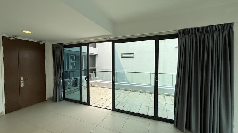 Kediaman Servis untuk Dijual di Aragreens - Albert Ho - Balcony - PropertyGuru.com.my