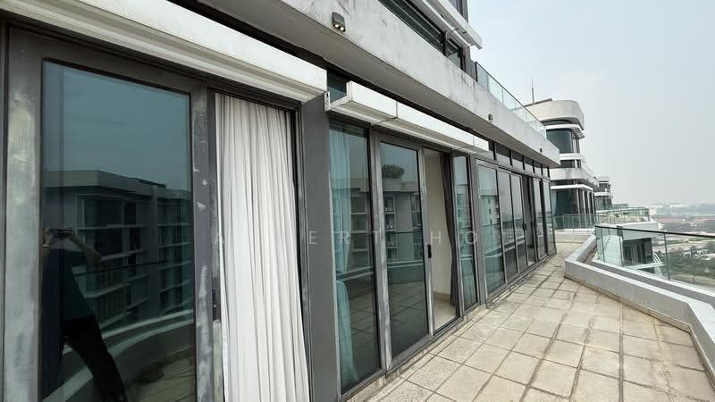 Kediaman Servis untuk Dijual di Aragreens - Albert Ho - Balcony - PropertyGuru.com.my