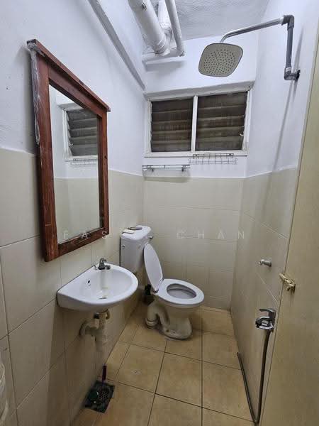 Pangsapuri untuk Dijual di Perdana Court - Eason Chan - Bathroom - PropertyGuru.com.my