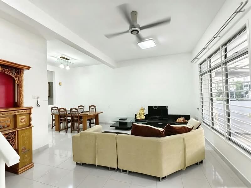 2-storey Terraced House for Sale in Taman Seri Austin (Tebrau) - Zack Chow - Living Room - PropertyGuru.com.my