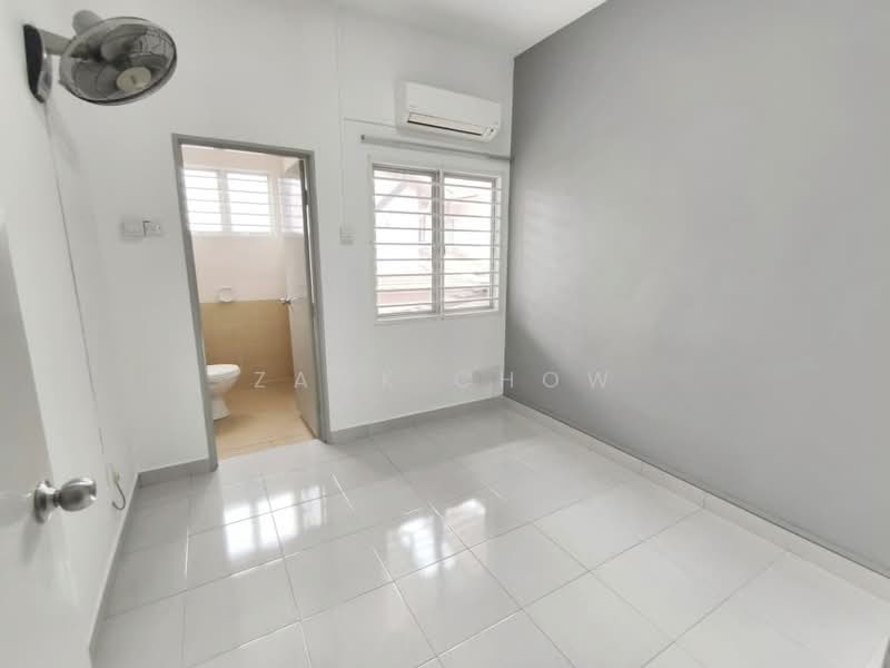 2-storey Terraced House for Sale in Taman Seri Austin (Tebrau) - Zack Chow - Bathroom - PropertyGuru.com.my
