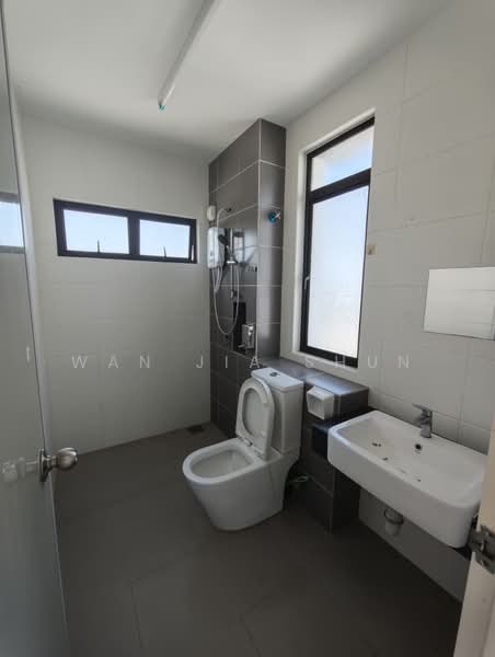 Cluster House for Sale in Hulu Langat (Selangor) - Wan Jia Shun - Bathroom - PropertyGuru.com.my