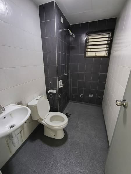 Condominium for Rent at Scott Towers @ Larkin JB - Nick Low - Bathroom - PropertyGuru.com.my