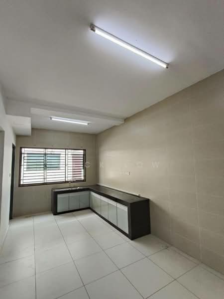 Rumah Teres 2.5-Tingkat untuk Disewa di Bandar Indahpura (Kulai) - Nick Low - Kitchen - PropertyGuru.com.my