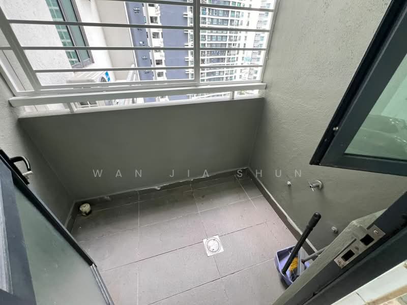Kediaman Servis untuk Disewa di KL Traders Square - Wan Jia Shun - Balcony - PropertyGuru.com.my