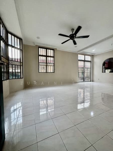 Rumah Berkembar untuk Dijual di Bandar Baru Salak Tinggi (Sepang) - Zuraini Soh - Living Room - PropertyGuru.com.my