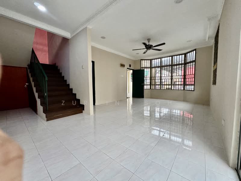Rumah Berkembar untuk Dijual di Bandar Baru Salak Tinggi (Sepang) - Zuraini Soh - Living Room - PropertyGuru.com.my