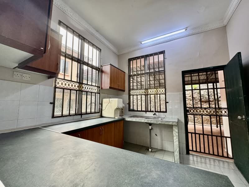 Rumah Berkembar untuk Dijual di Bandar Baru Salak Tinggi (Sepang) - Zuraini Soh - Kitchen - PropertyGuru.com.my