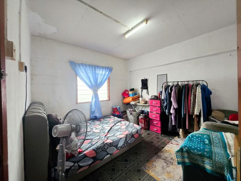 Rumah Flat untuk Dijual di Taman Cahaya Indah - Zul Syafiq - Bedroom - PropertyGuru.com.my