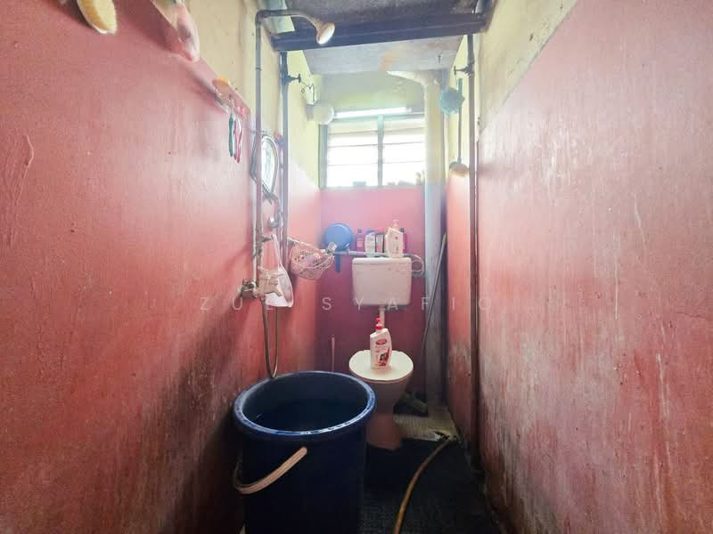 Rumah Flat untuk Dijual di Taman Cahaya Indah - Zul Syafiq - Bathroom - PropertyGuru.com.my