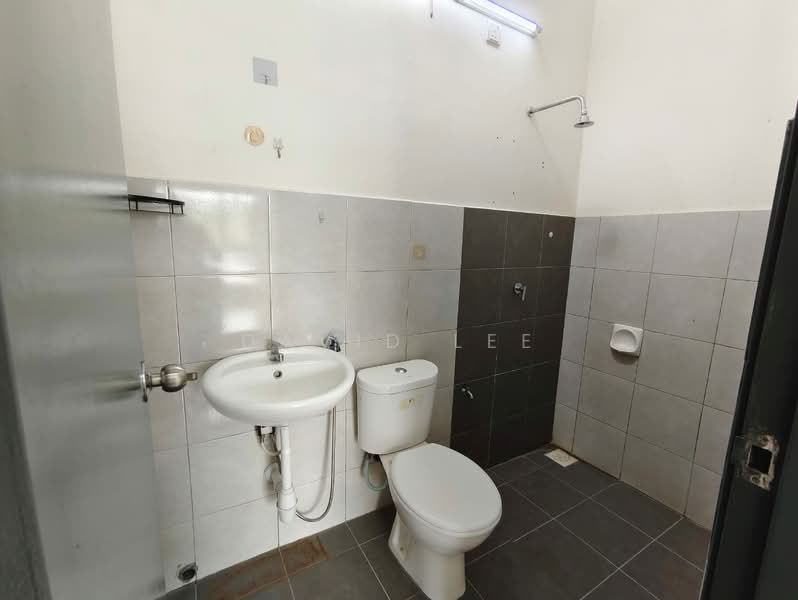 2-storey Terraced House for Sale in Taman Sari Alamanda (Serendah) - David Lee - Bathroom - PropertyGuru.com.my