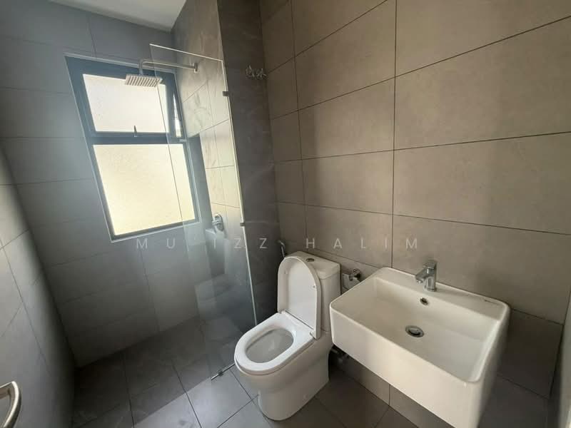 Rumah Teres untuk Disewa di 16 Sierra (Puchong) - Mu'izz Halim - Bathroom - PropertyGuru.com.my
