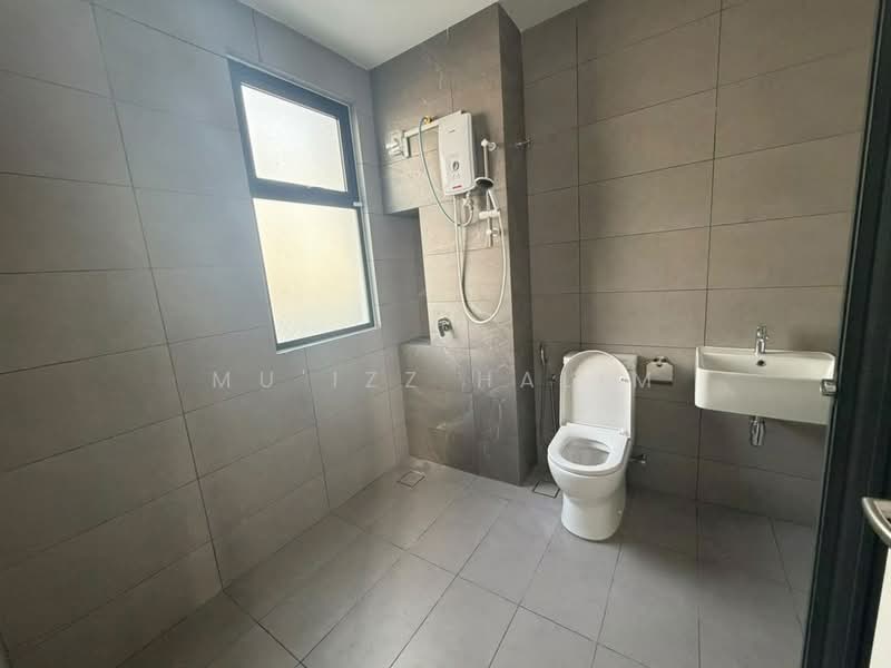 Rumah Teres untuk Disewa di 16 Sierra (Puchong) - Mu'izz Halim - Bathroom - PropertyGuru.com.my