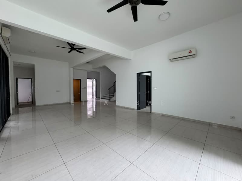 Semi-Detached House for Sale in Bukit Rahman Putra (Sungai Buloh) - Ethan Swe - Living Room - PropertyGuru.com.my
