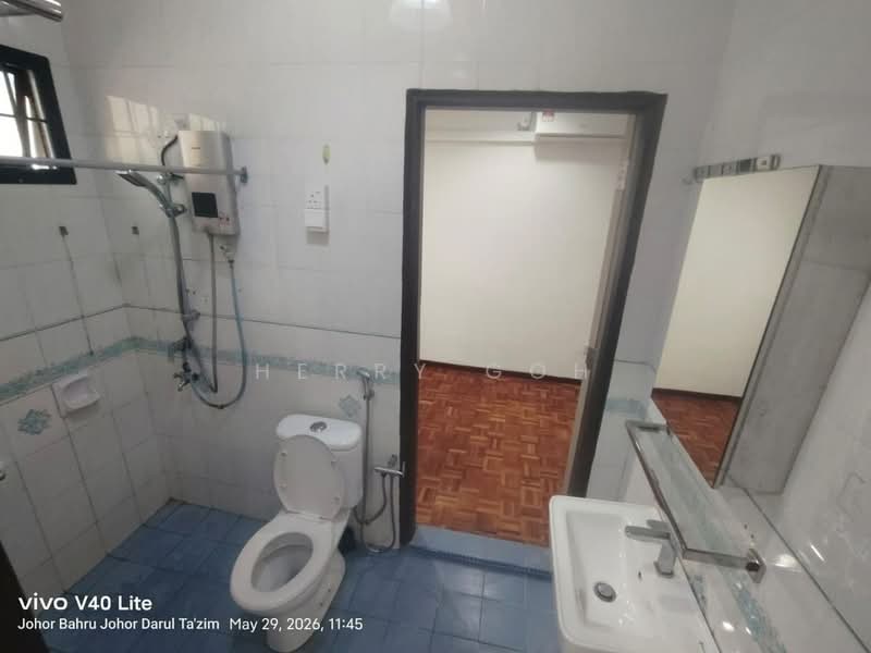 Rumah Teres 2-Tingkat untuk Dijual di Taman Perling (Perling) - Herry Goh - Bathroom - PropertyGuru.com.my