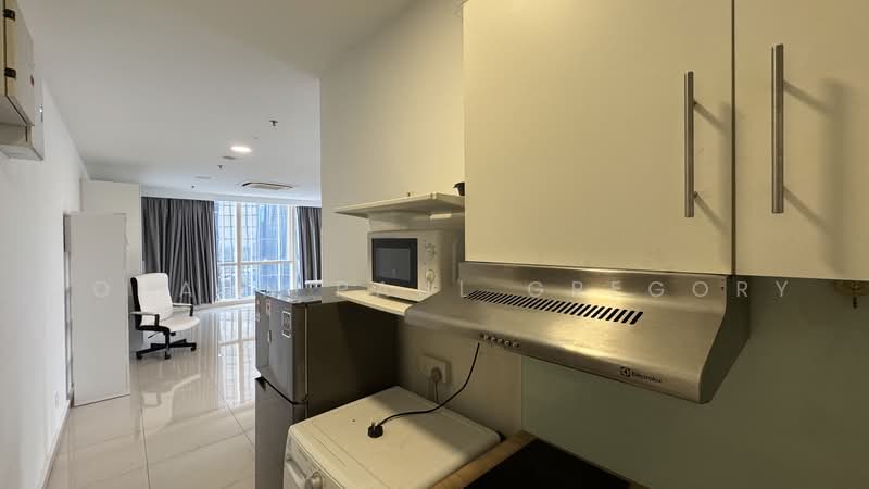 Soho untuk Disewa di Petaling Jaya (Selangor) - Johann Paul Gregory - Living Room - PropertyGuru.com.my