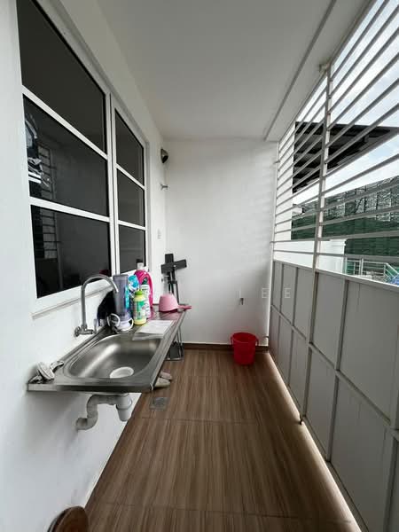 Rumah Teres 2-Tingkat untuk Disewa di Bandar Country Homes (Rawang) - David Lee - Balcony - PropertyGuru.com.my