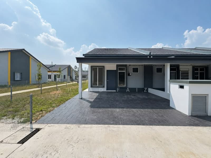 Rumah Teres 1-Tingkat untuk Disewa di Dengkil (Selangor) - Ahmad Faiz - Exterior - PropertyGuru.com.my