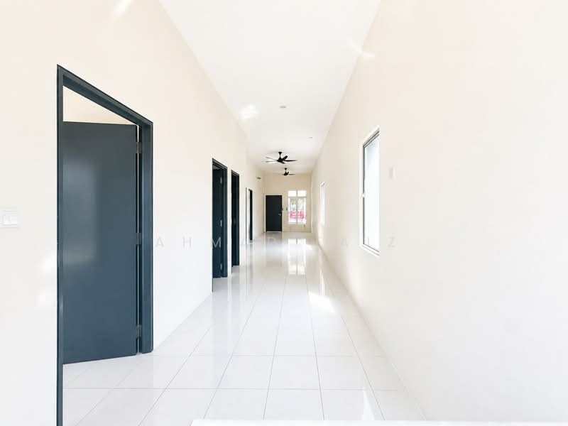 Rumah Teres 1-Tingkat untuk Disewa di Dengkil (Selangor) - Ahmad Faiz - Corridor - PropertyGuru.com.my