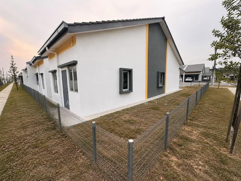 Rumah Teres 1-Tingkat untuk Disewa di Dengkil (Selangor) - Ahmad Faiz - Exterior - PropertyGuru.com.my