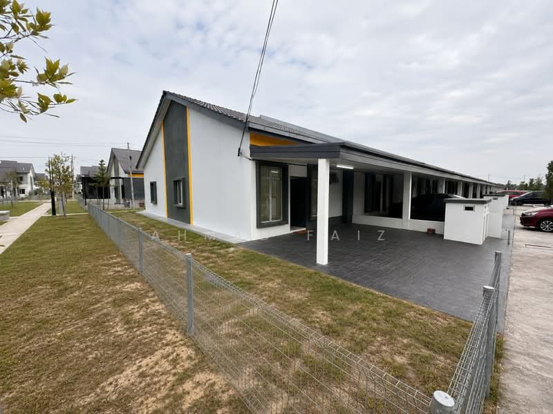 Rumah Teres 1-Tingkat untuk Disewa di Dengkil (Selangor) - Ahmad Faiz - Exterior - PropertyGuru.com.my