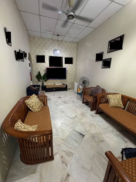 Rumah Teres 1-Tingkat untuk Dijual di Taman Telok (Telok Panglima Garang) - Hafiz Yaacob - Living Room - PropertyGuru.com.my