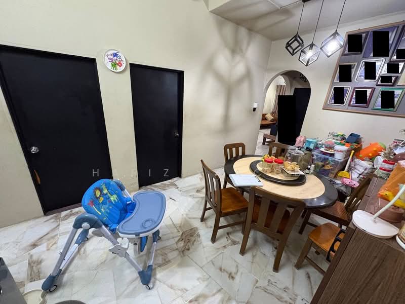 Rumah Teres 1-Tingkat untuk Dijual di Taman Telok (Telok Panglima Garang) - Hafiz Yaacob - Dining Room - PropertyGuru.com.my